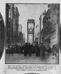 New York connaît aussi des embouteillages des rues, comme Paris et une devinette de la Bignole, où se situe cette photo d'un carrefour en plein centre-ville de la Grosse Pomme, la réponse dépendra d'un lecteur ou lectrice de la Bignole, car cette dernière donne sa langue aux chats