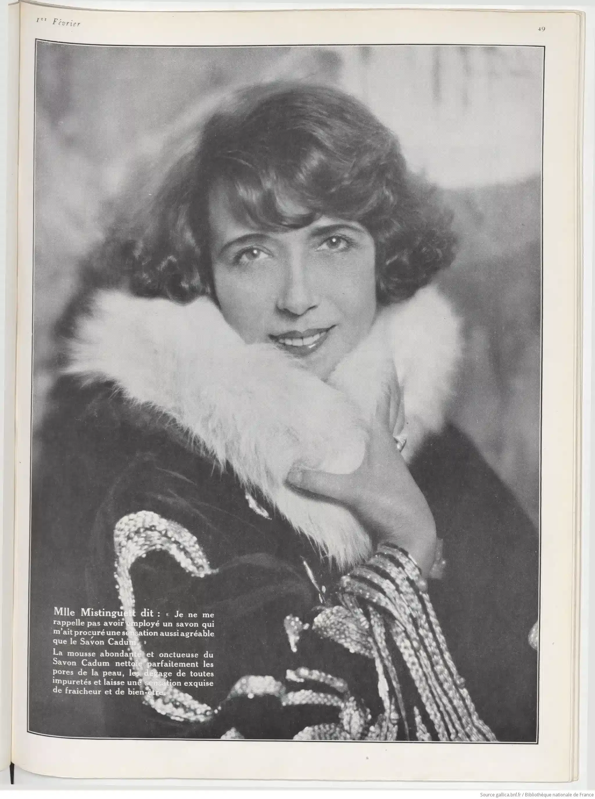 En pleine page une photo de Mistinguett